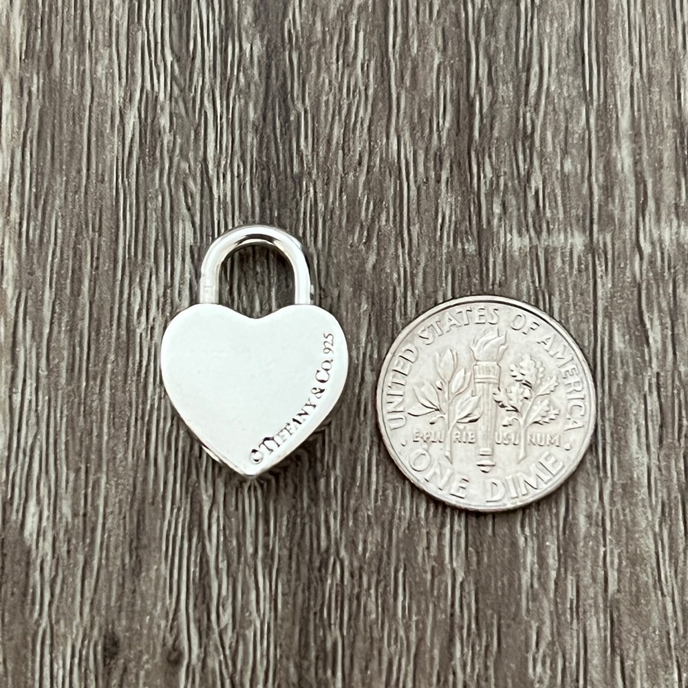 XOXO lock charm - Picture 3 of 5